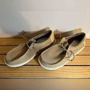 Hey Dude NWB Wally Sport Mesh Tan/White Kids Shoes Size 3